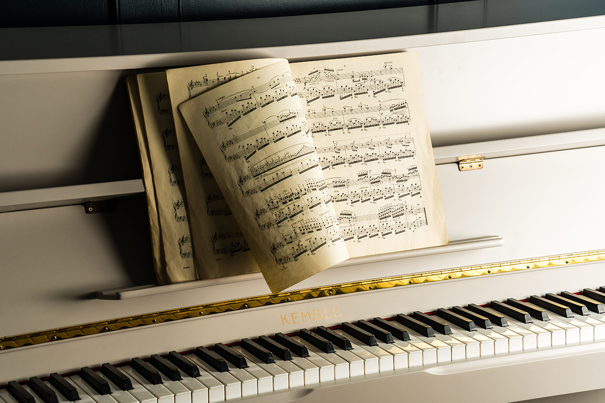 Kawai Upright Piano >> Bespoke and Painted Pianos Kawai Upright Piano >> Bespoke and Painted Pianos