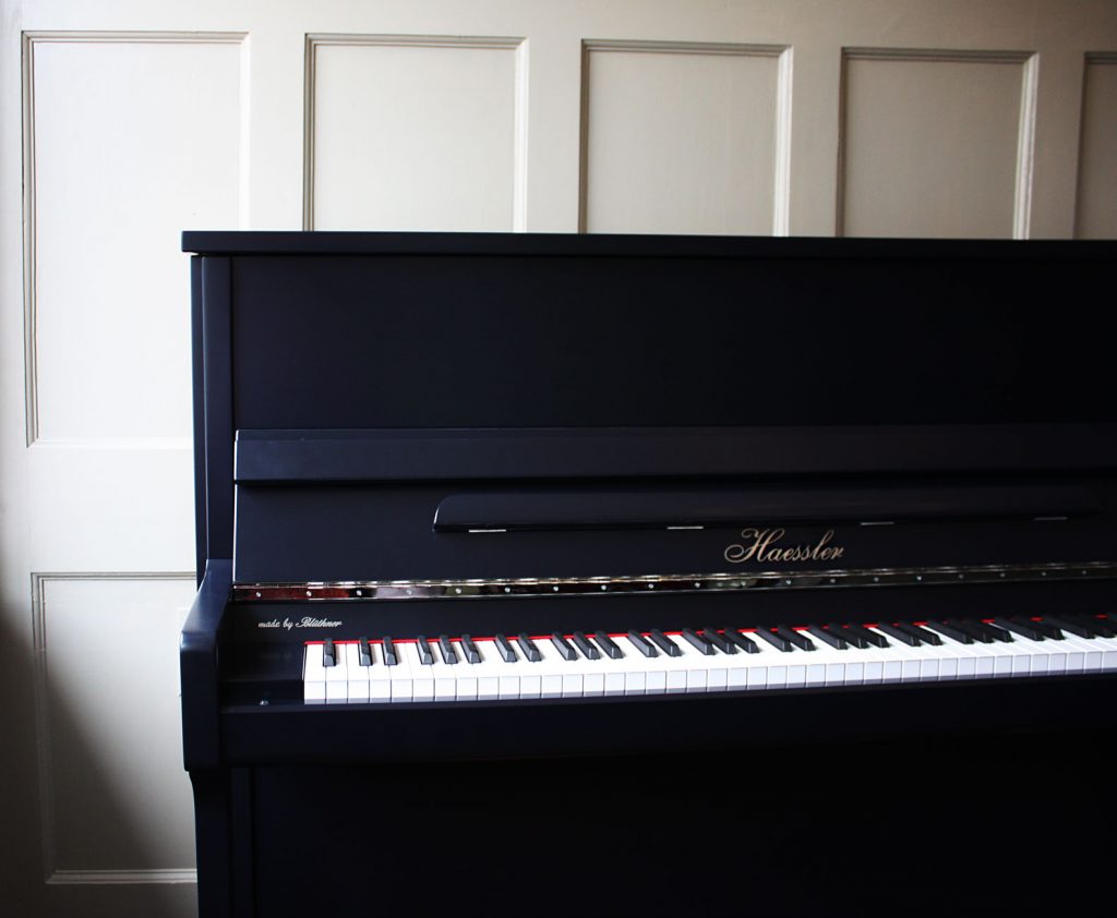 Haessler K-124 Upright Piano