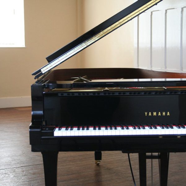 Yamaha C7 Grand Piano