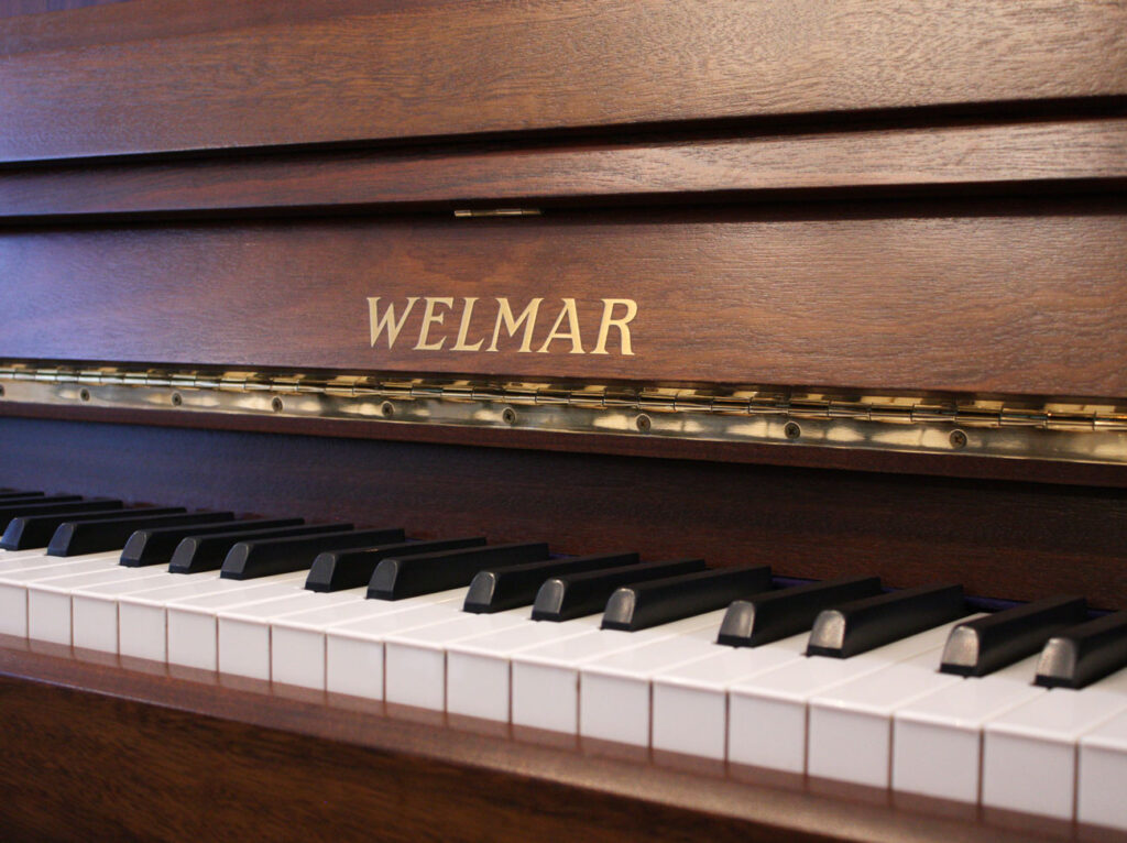Welmar Regency Upright Piano