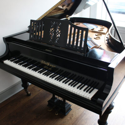 df106 FREE UK MAINLAND P & P WHITE WOODEN GRAND PIANO GRAND PIANO AND STOOL 