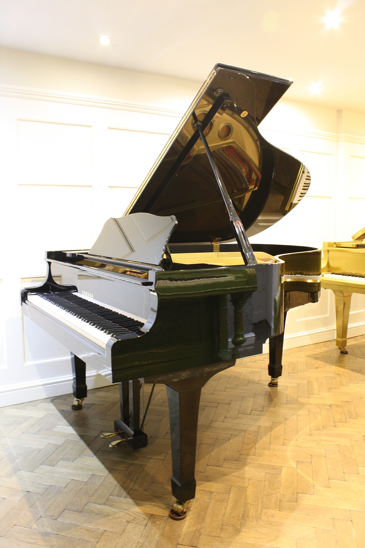 Espectacular espacio juguete Yamaha C3 Grand Piano