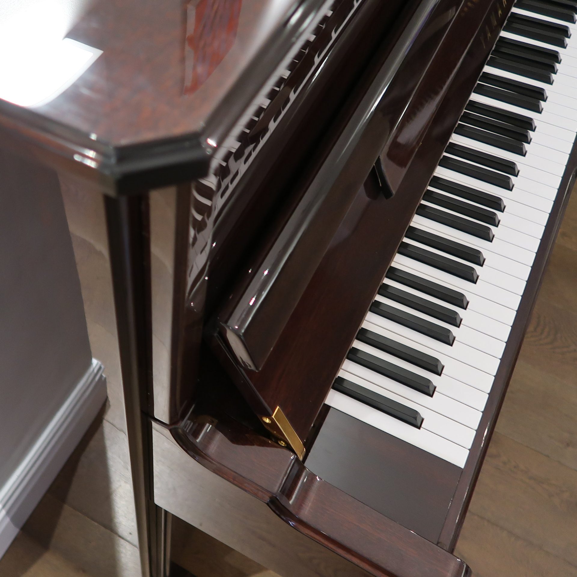Yamaha V124N 2001 Dark Walnut Gloss