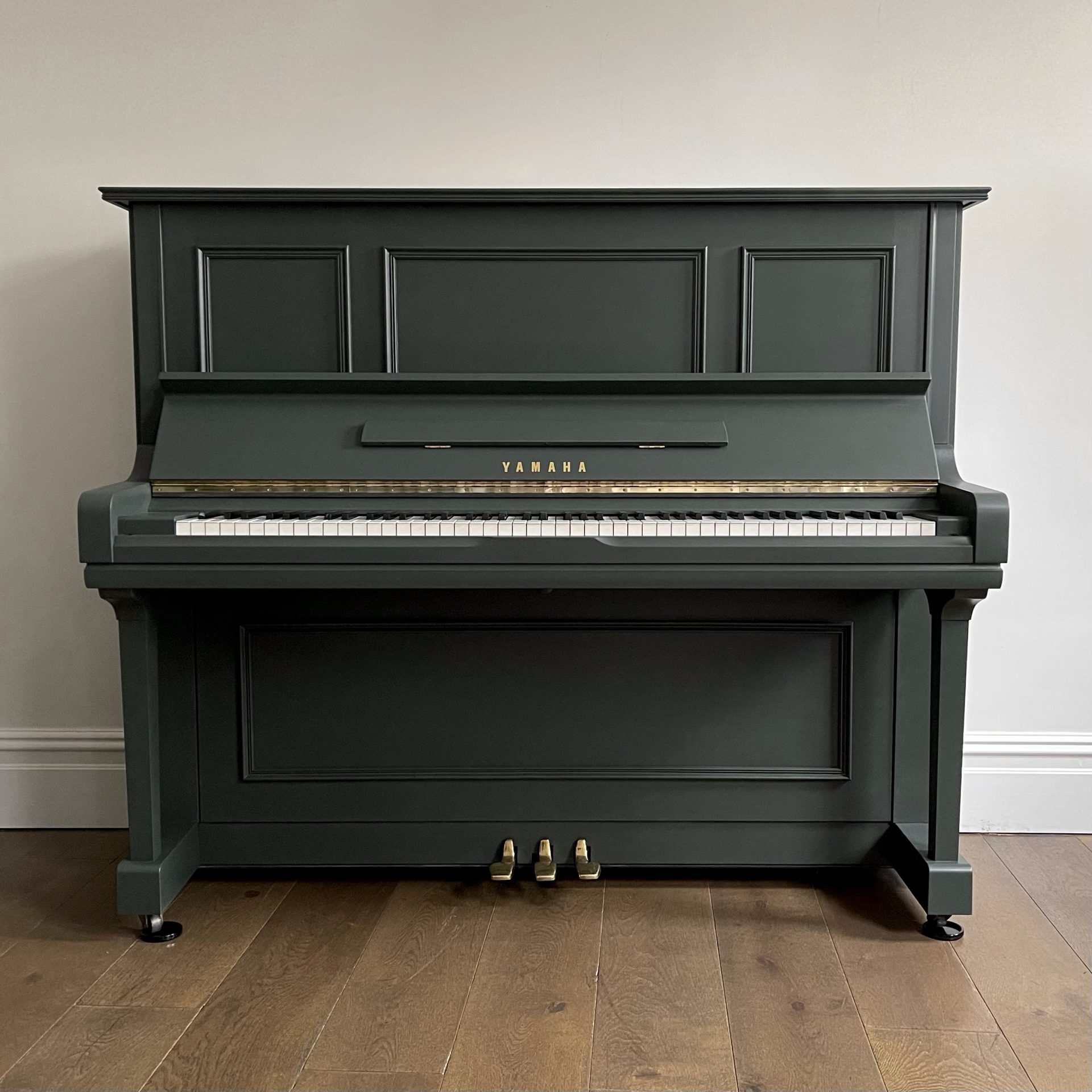 green grand piano