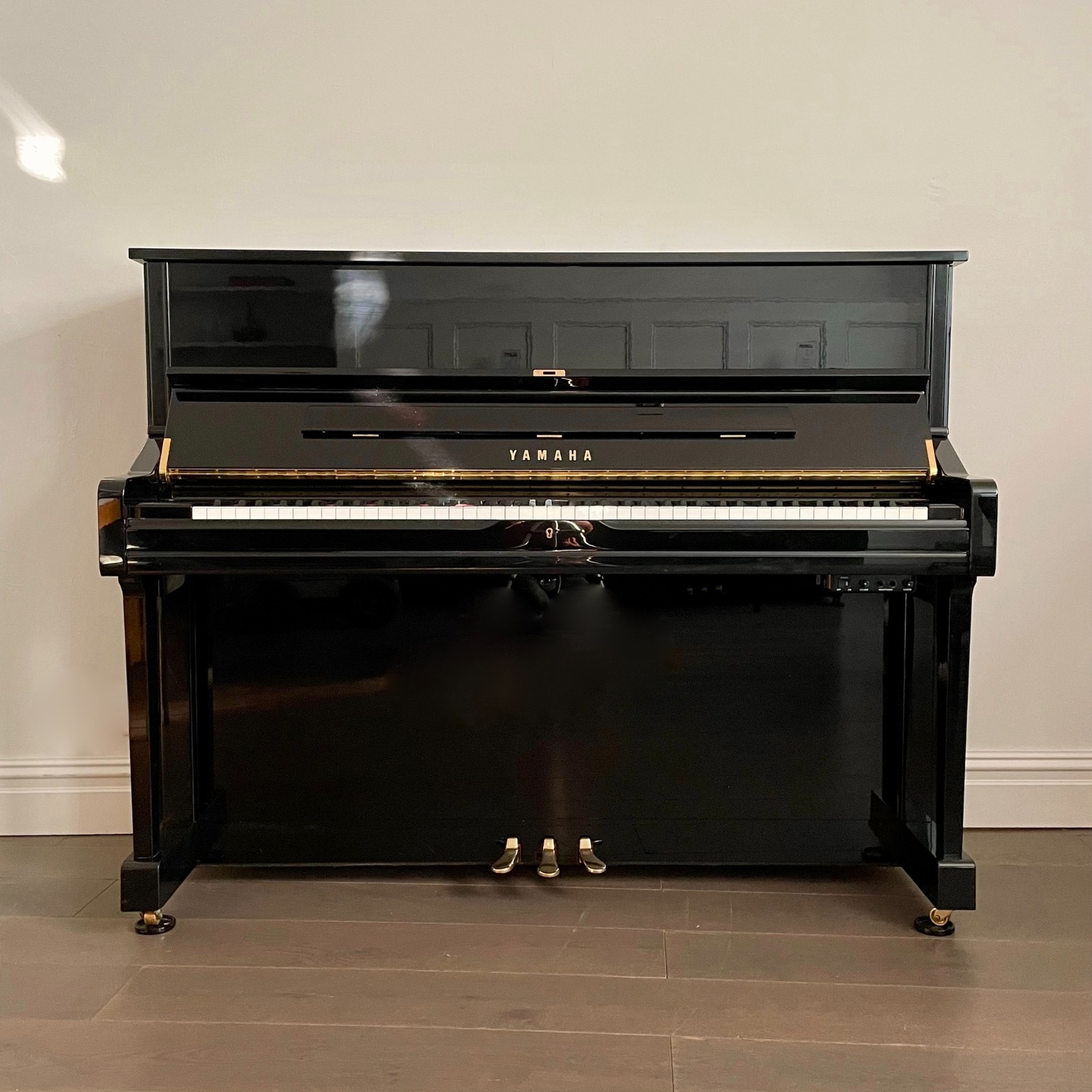 El actual Confinar Casa Yamaha U1 Silent Upright Piano